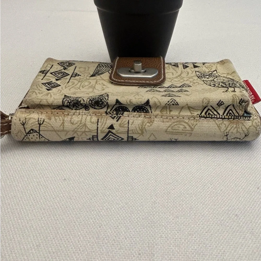 UNIONBAY Owl Geometric Motif Wristlet Wallet Zip Around Close Turn Lock 6.75”x4”